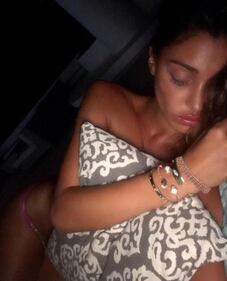Belen Rodriguez sexy in costume giallo 5