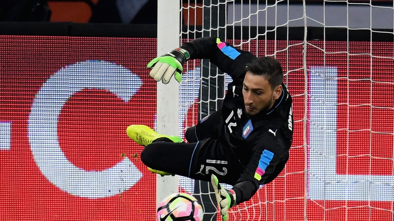 Psicosi Donnarumma: pagano i baby?