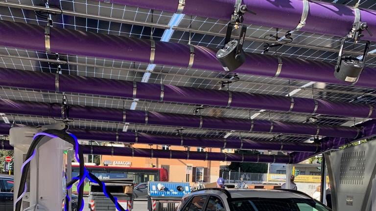 Elettriche o benzina? Consumi e costi di alimentazione: ecco cosa cambia
