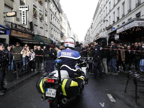 "Uccide". L'attacco alla destra dei socialisti francesi dopo la sparatoria di Parigi