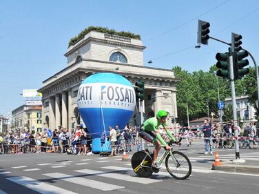 Ultima tappa del Giro d'Italia, i tifosi in attesa a Milano 8