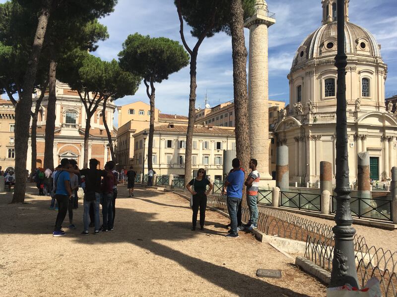 I migranti occupanti in piazza Venezia 8