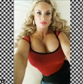 Coco Austin, seno in mostra su Instragram 14