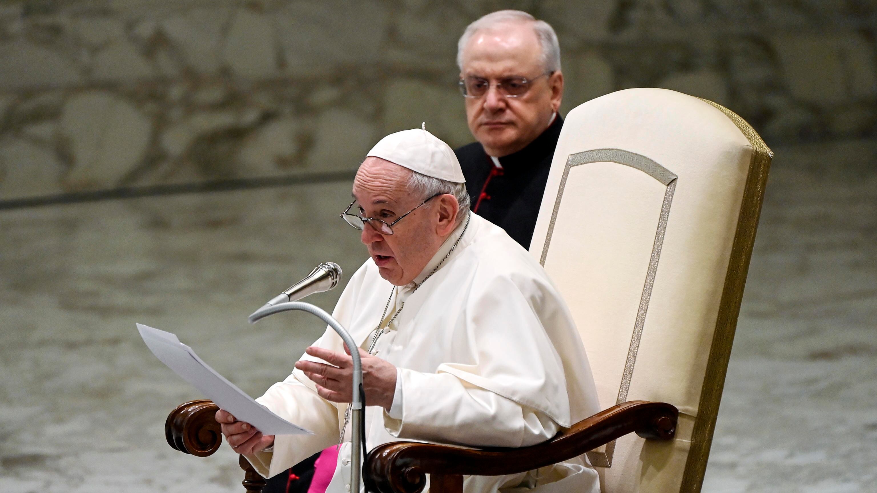 Il Papa prega per invasi e invasori