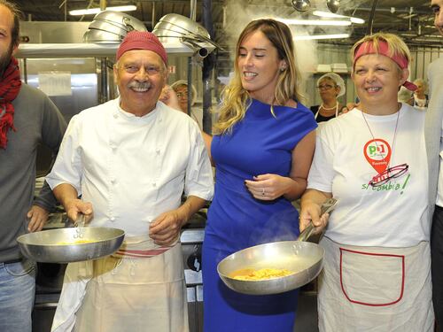 Tra paparazzi e parolieri l'estate calda della Boschi