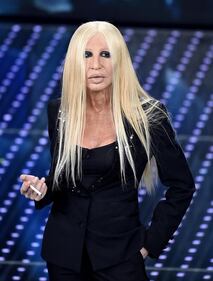 Virginia Raffaele si "trasforma" in Donatella Versace: le foto 1