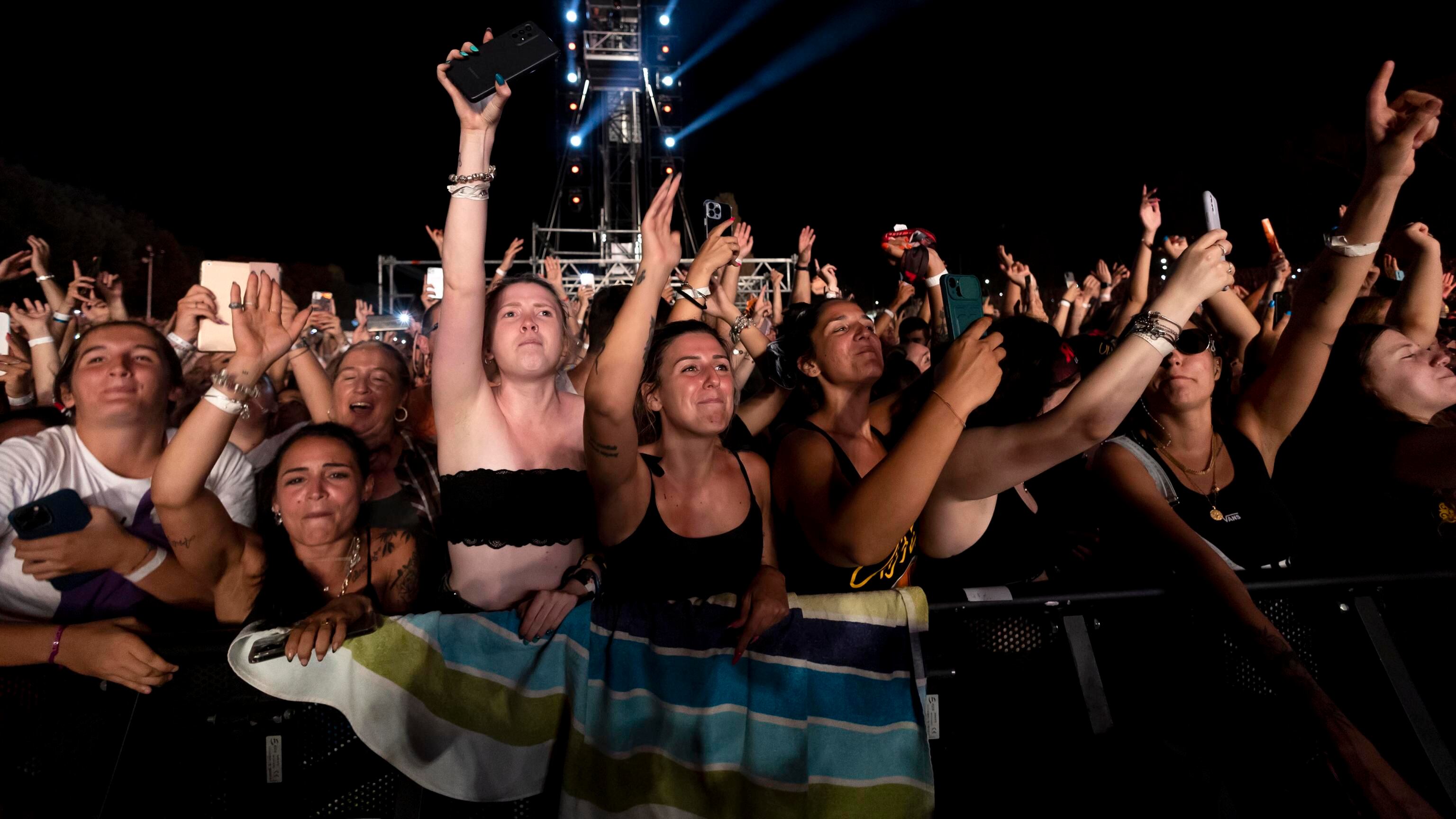 "Se la gente non balla è colpa tua". Mahmood contro Rhove
