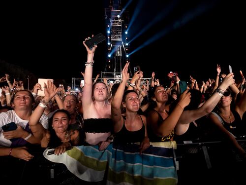 "Se la gente non balla è colpa tua". Mahmood contro Rhove