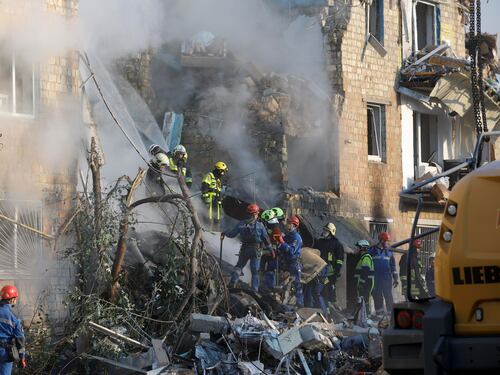 Pioggia di missili e droni su Kiev: 19 morti. Meloni: "La Russia non crede nel negoziato"