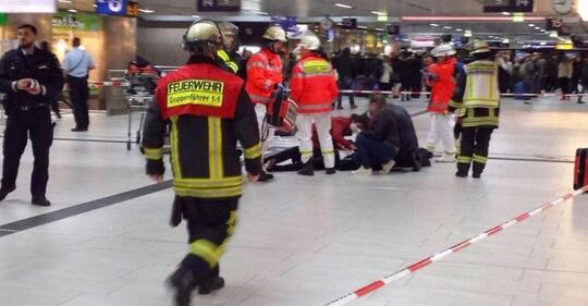 Dusseldorf, attacco con l'ascia in stazione 3
