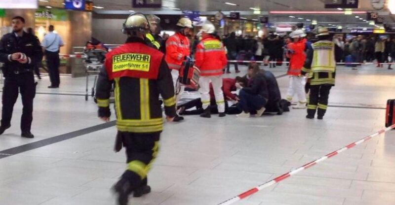 Dusseldorf, attacco con l'ascia in stazione 3