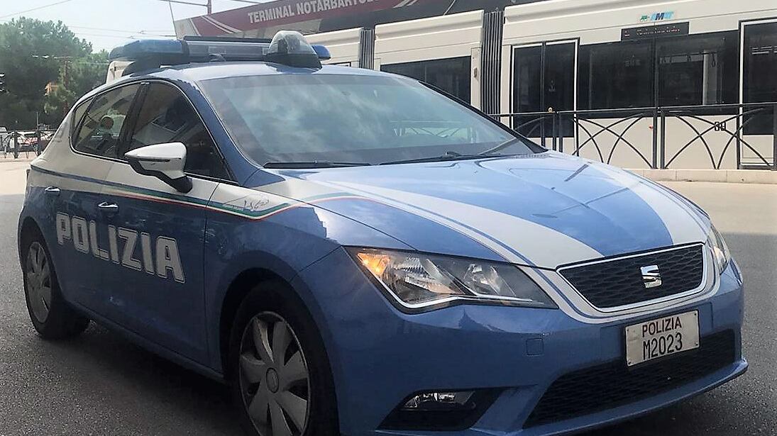 Palermo, la rapina "tragicomica": deruba l'anziana e scappa col bus... fermo
