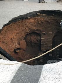 Roma, alla Montagnola si apre una voragine di cinque metri 4