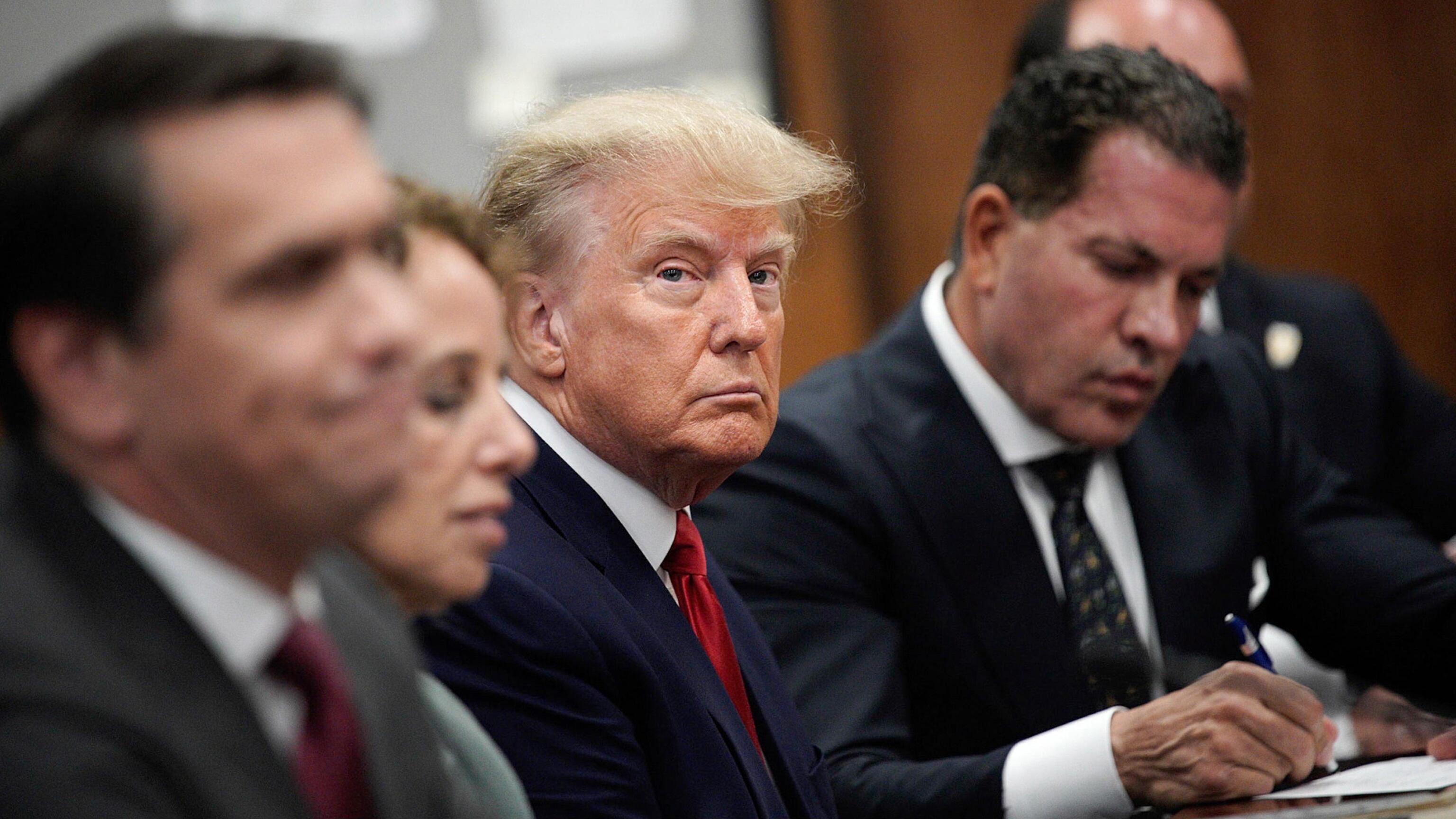 Impronte digitali, capi d'accusa e arresto: è il giorno di Trump in tribunale
