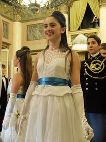 A Milano le debuttanti ballano il valzer. E c'è anche Cenerentola 29