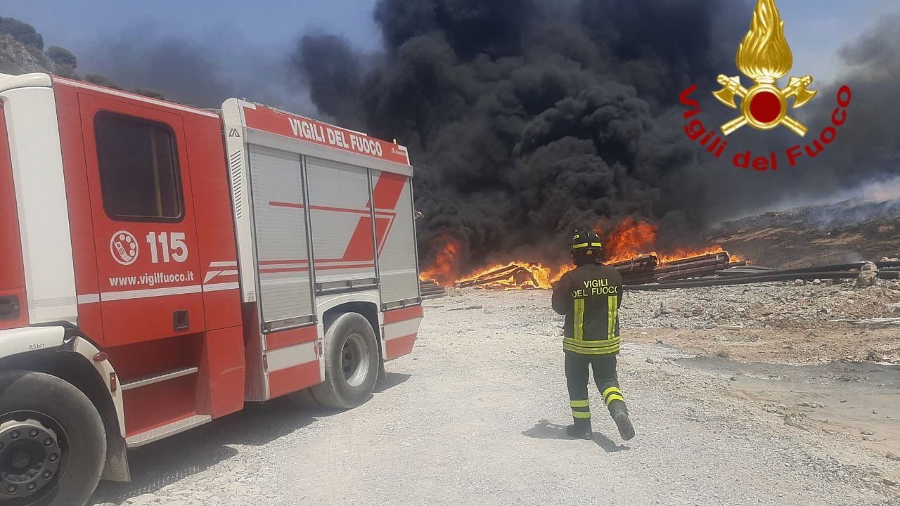 Allarme incendi, il vademecum della Protezione civile: ecco cosa (non) fare