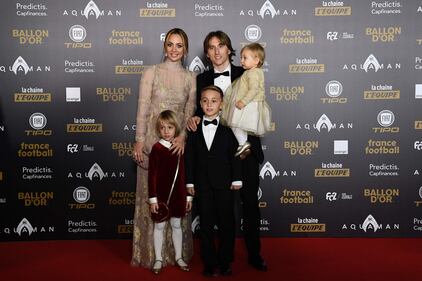 Luka Modric è il nuovo Pallone d'oro: ecco gli scatti alla cerimonia di premiazione 4