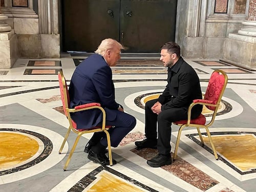 A Davos faccia a faccia Trump-Zelensky. Il pasticcio dell'annuncio e della smentita