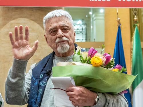 I 90 anni di Occhetto, dalla moglie a Elly ai segretari Pci: "Siamo al fascismo"