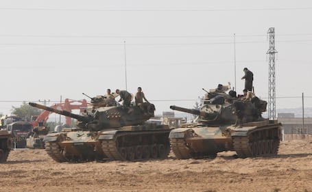 I carri armati turchi penetrano in Siria 3