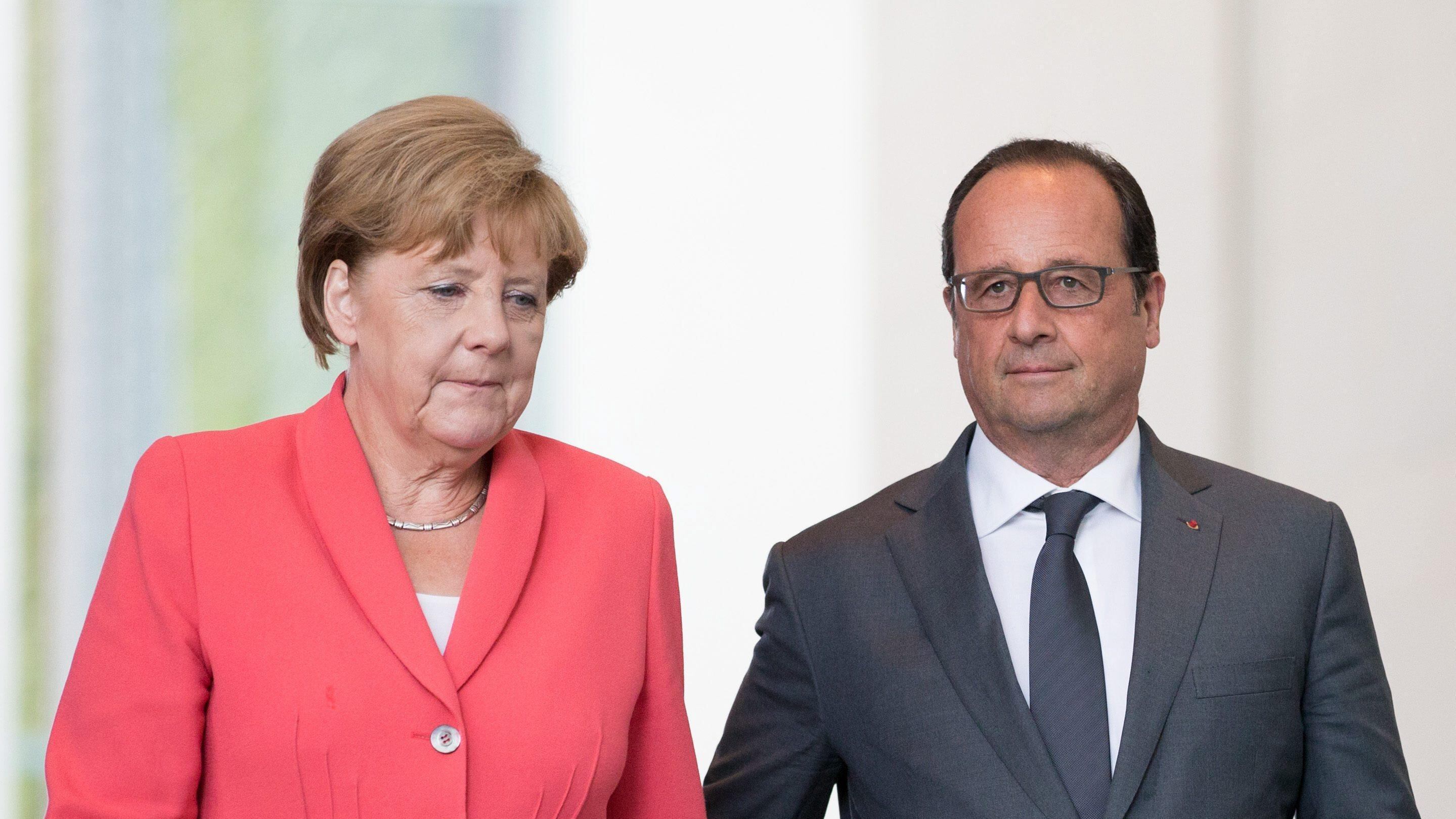 Migranti, Merkel e Hollande: "Centri di smistamento in Italia"