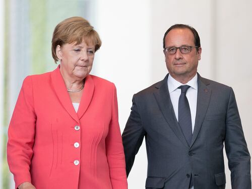 Migranti, Merkel e Hollande: "Centri di smistamento in Italia"