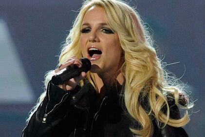 Britney Spears, sexy addominali su Twitter 9