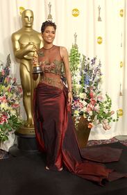 Halle Berry topless su Instagram 6