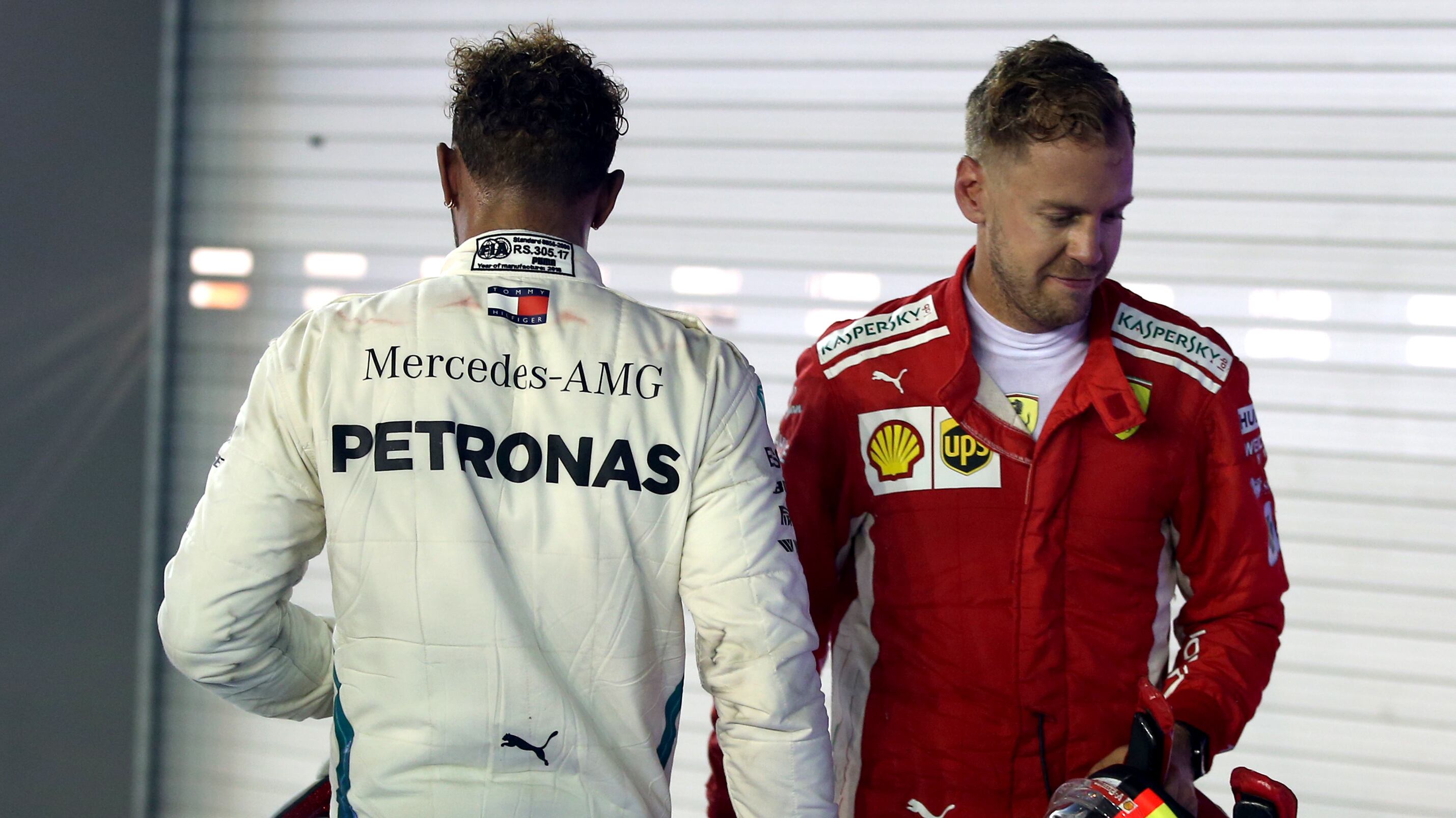 Lewis, ipoteca mondiale. E la Ferrari si perde nel Gran premio di notte