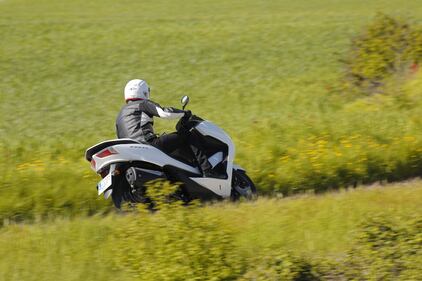 A confronto: Honda Forza 300 Suzuki Burgman 400 8