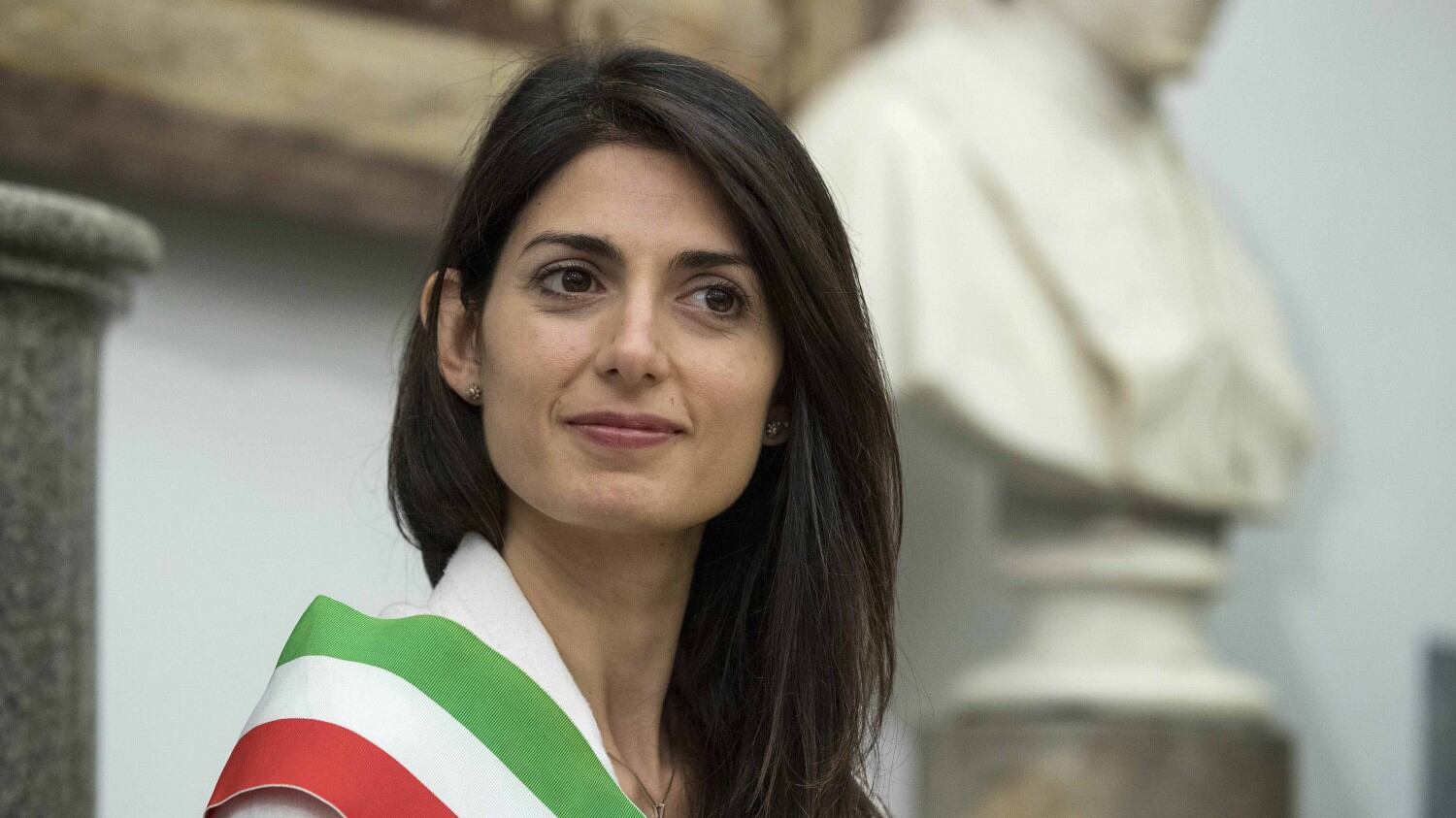 Raggi in un vicolo cieco. Tanti no e giunta in tilt: il M5S rischia di saltare