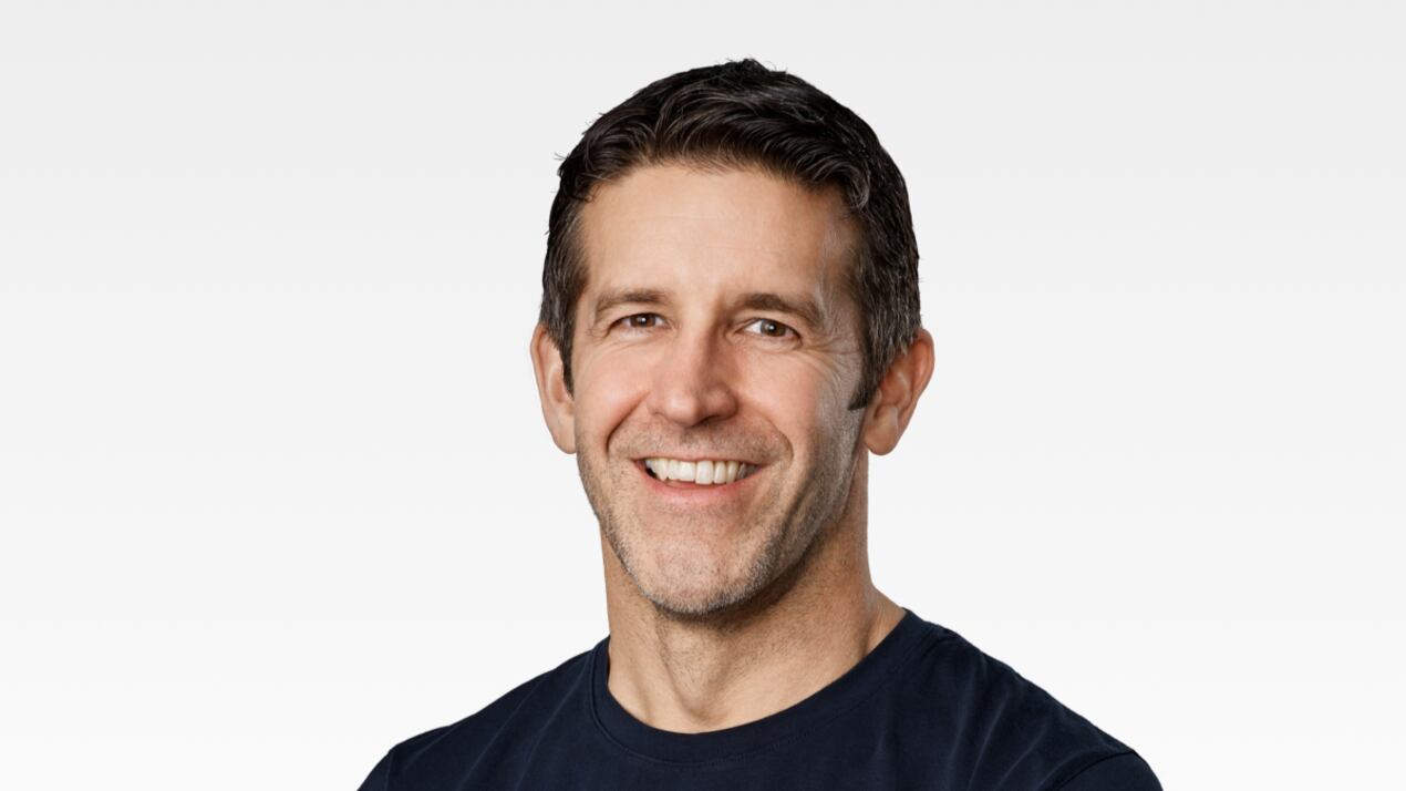 John Ternus, chi è l’ingegnere chiamato a raccogliere l’eredità di Tim Cook alla guida di Apple