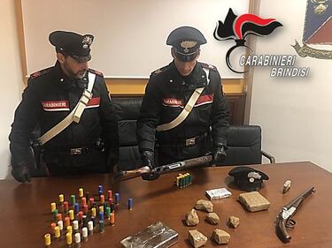 Brindisi, le foto degli arrestati e di droga e armi 3