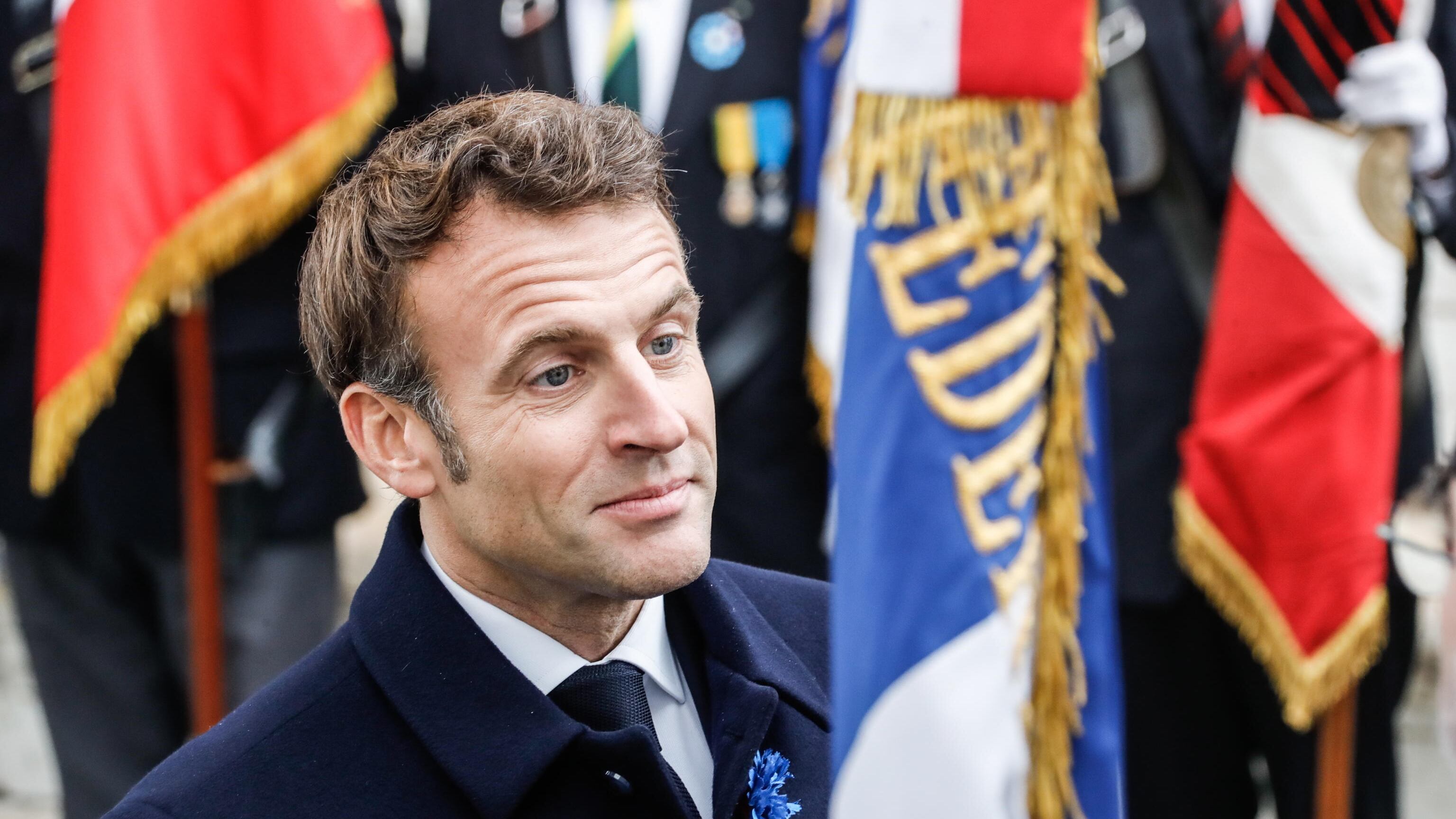 Macron cala le brache, il mistero Di Maio e il Mein Kampf: quindi, oggi...