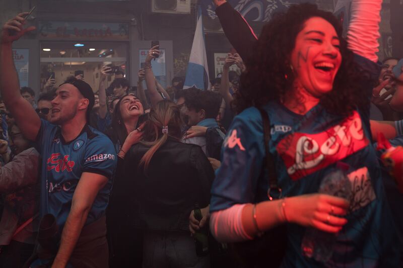 Un'eruzione di gioia per la festa tanto attesa dai napoletani