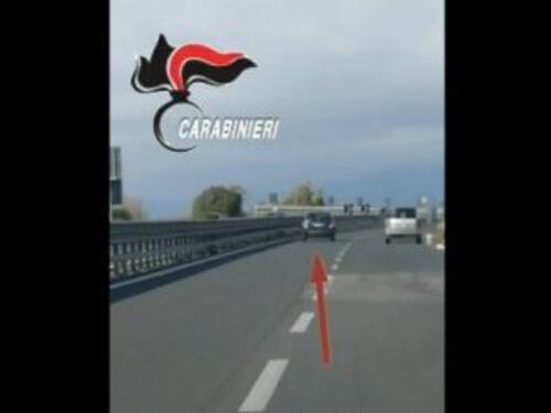 Pozzuoli, la fuga del marito dopo aver dato fuoco alla moglie