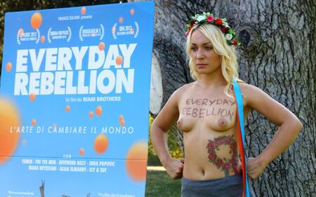 Femen a seno nudo per il film Everyday Rebellion 2