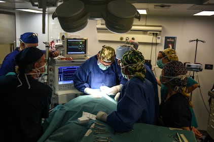 La portaerei Cavour sala operatoria per il progetto Operation Smile 7