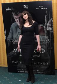 Monica Bellucci sexy al cinema a 52 anni 18