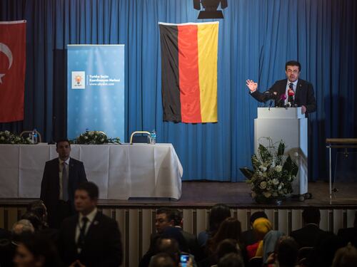 Germania, ministro turco tiene un comizio a Colonia