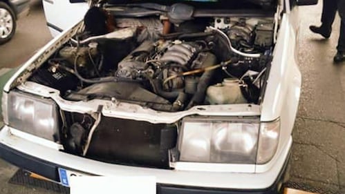 Ceuta, immigrato nascosto nel motore dell'auto 3