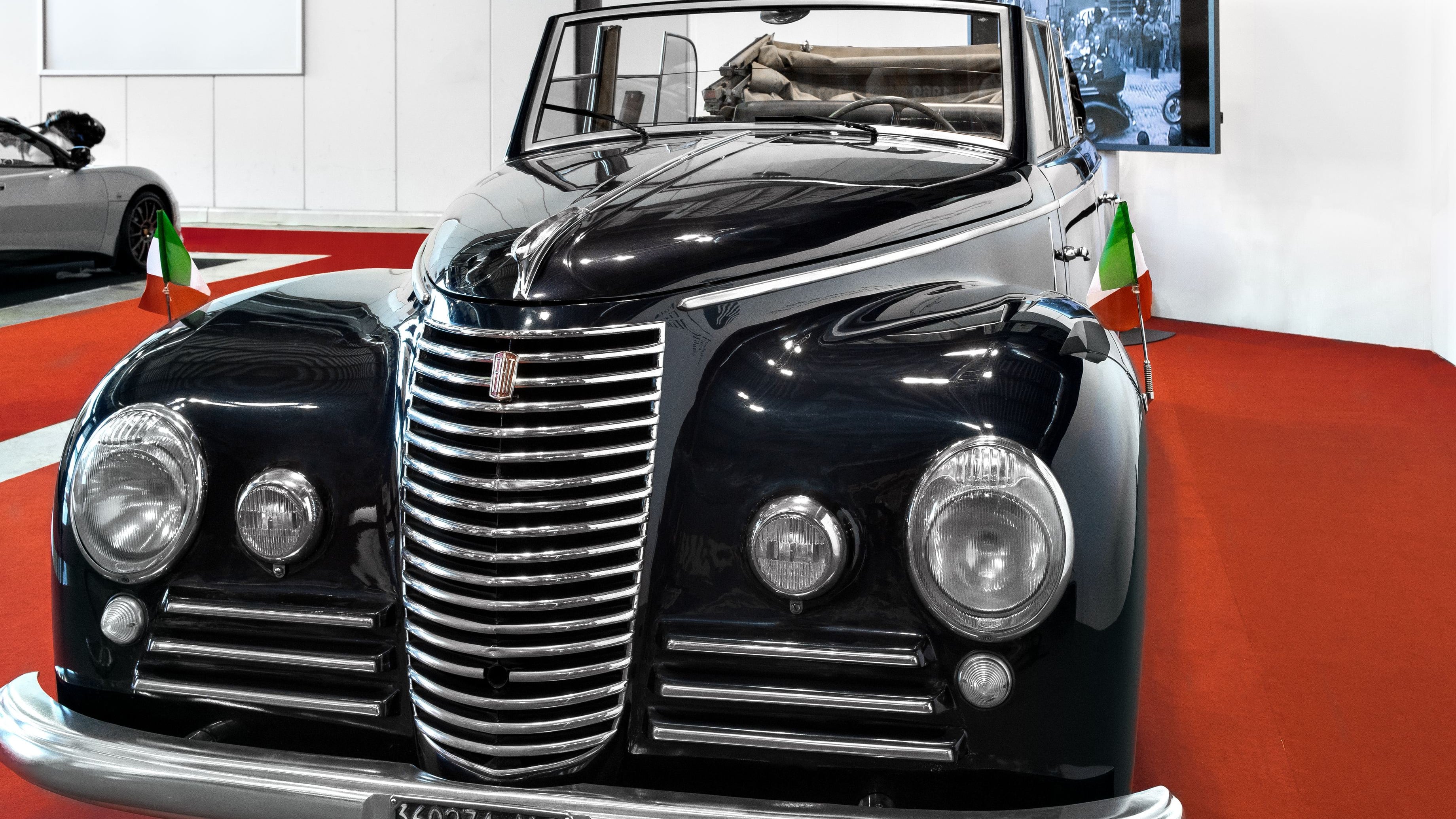 La Fiat Torpedo Special di Fondazione Fiera, accoglie la 1000Miglia a CityLife