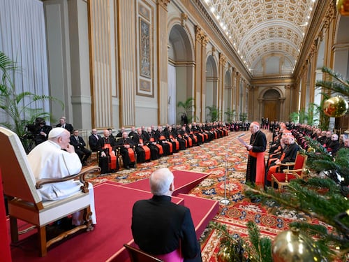 Papa Francesco contro la gola di cibo: "Ci avventiamo su tutto, così facciamo male al pianeta"