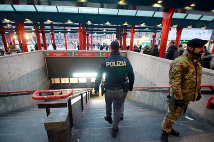 Milano, allarme bomba nella metropolitana a Cadorna 13