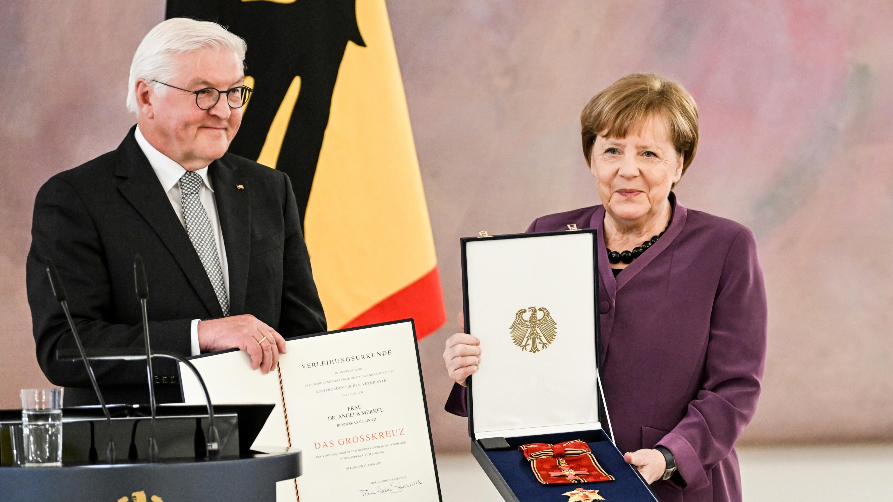 La Germania premia Merkel. Ma Berlino ora "processa" l'ex cancelliera