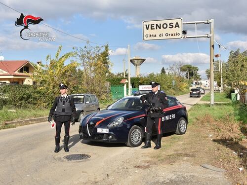Violenza a Potenza: immigrato aggredisce i carabinieri