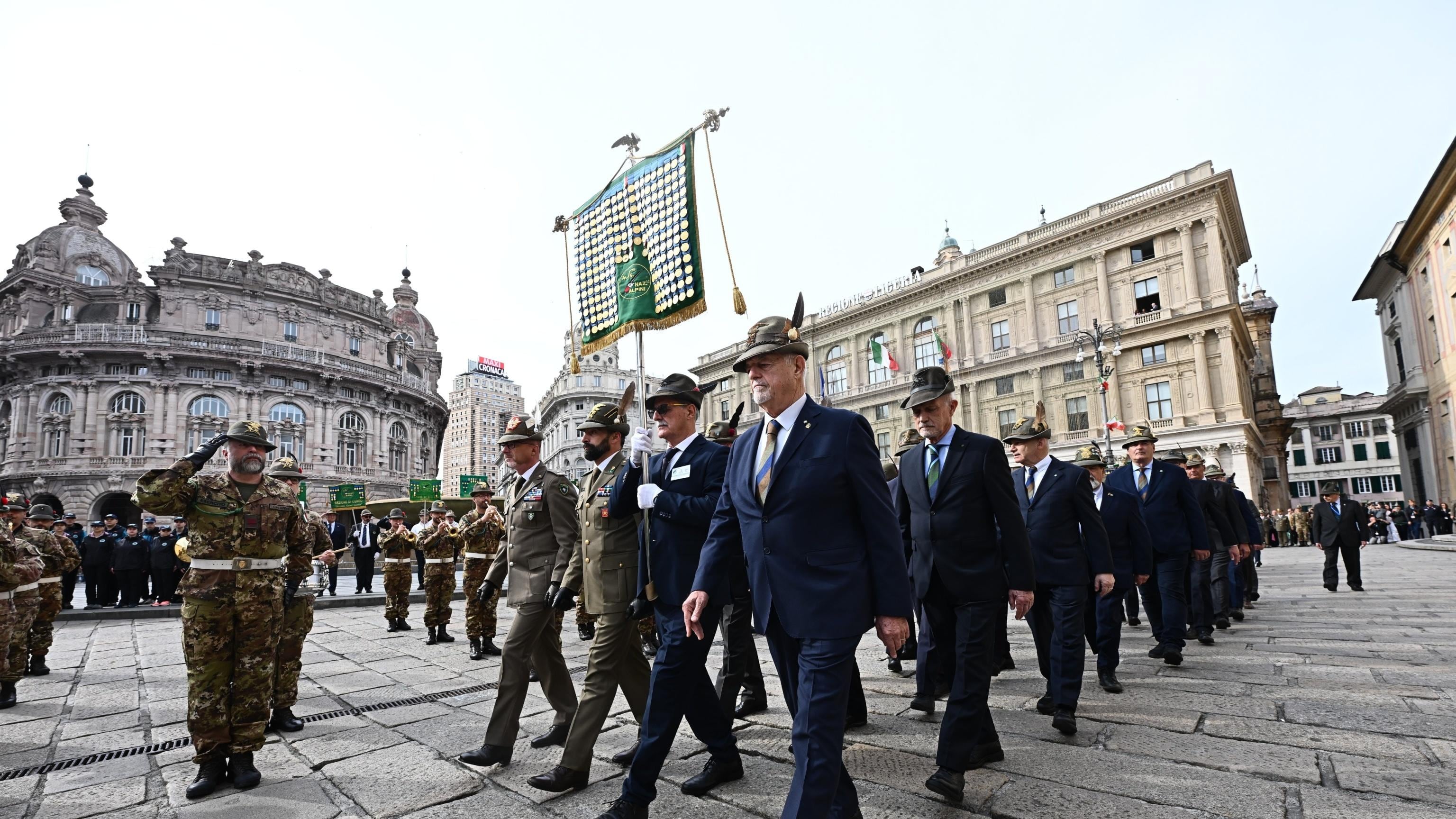 Adunata da record per le "penne nere": 400mila alpini hanno conquistato Genova