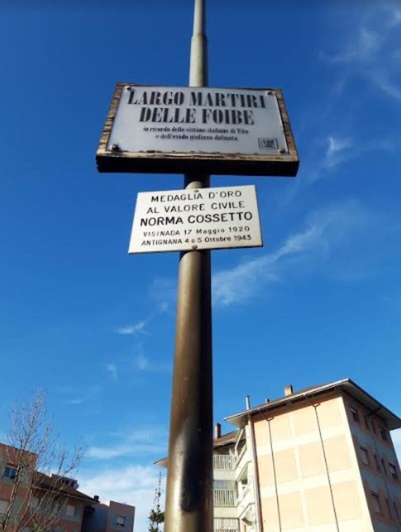 A Chieti bruciata la corona di alloro per le vittime delle foibe 4