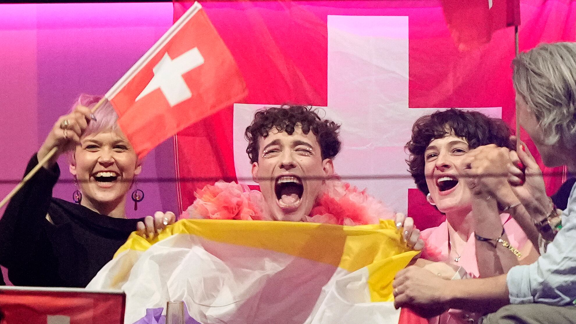 "Restituisco il premio". Il vincitore dell'Eurovision protesta per la presenza di Israele
