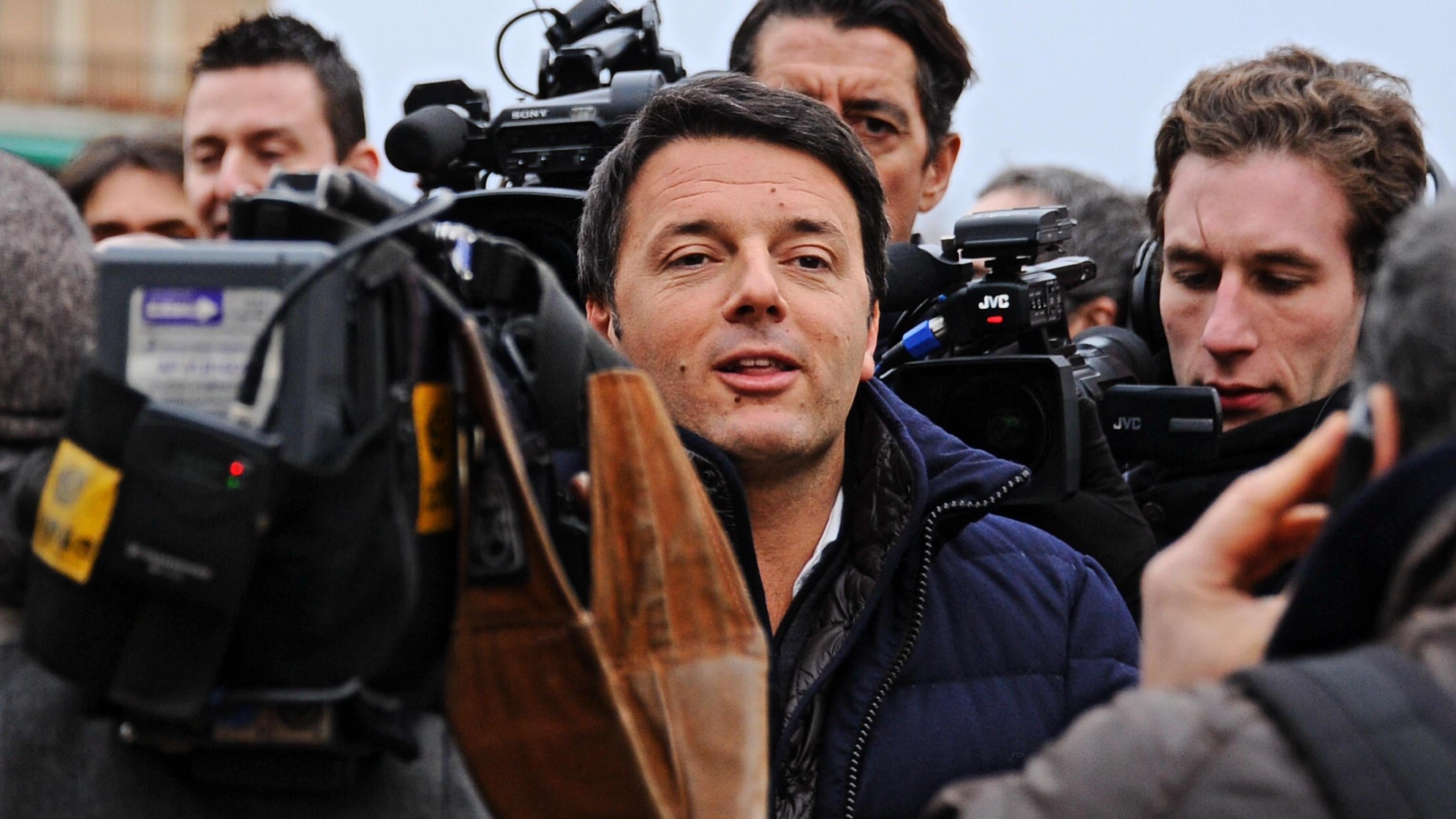 Italicum, Renzi: "A un passo dall'accordo" Telefonate tra il Cav e il sindaco